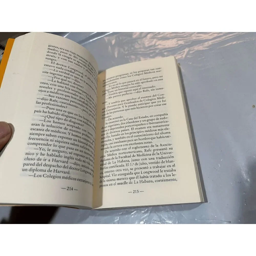 El Comite de la Muerte by Noah Gordon‎ [paperback] Spanish Language
